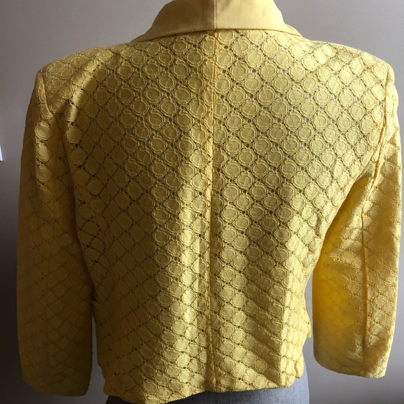 Boutique brand Cropped Blazer - Picture 2 of 6